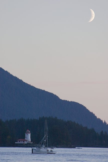 Rockwell Lighthouse and the Moon (26778 bytes)