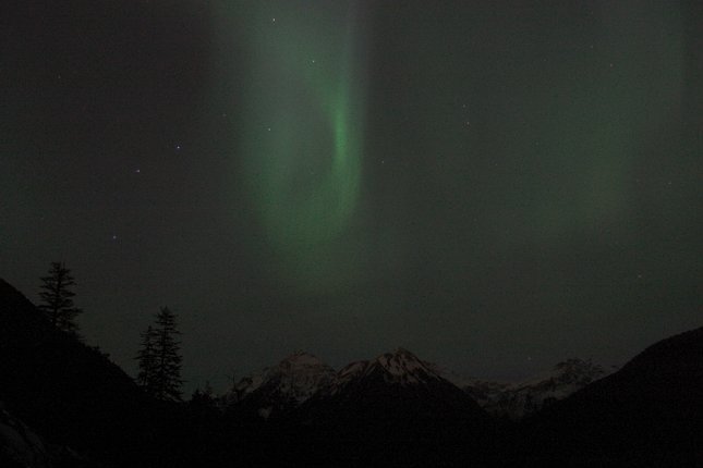 Northern Lights over the Sisters 1-II (26684 bytes)