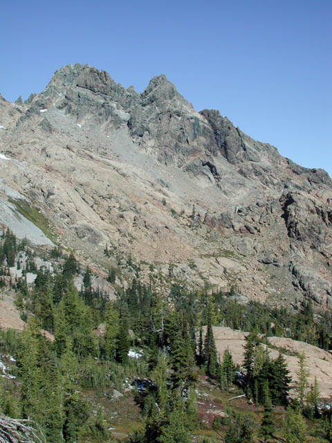 Ingalls Peak Overlooking Camp (76227 bytes)