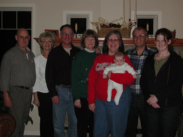 Group Photo at the Moore's (40958 bytes)