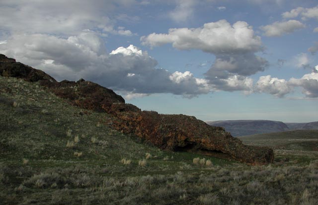 Rock and Cloud Formations (55964 bytes)