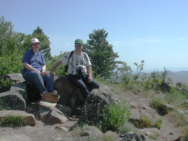 Mom and Dad on the Summit (62440 bytes)