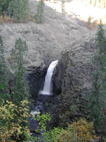 Lower Elk Creek Falls (47146 bytes)