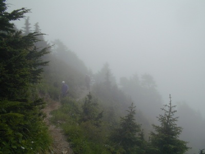 Hiking Through the Clouds (30004 bytes)