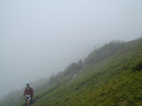 Jonathan and Dad in Fog (16005 bytes)