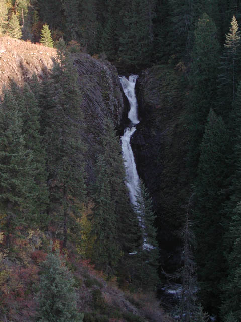 Middle Elk Creek Falls (55735 bytes)