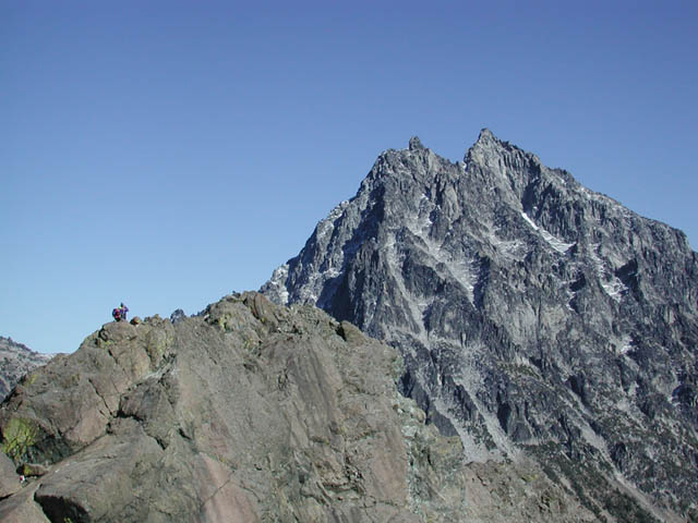 Climbers on East Peak of Ingalls (56440 bytes)