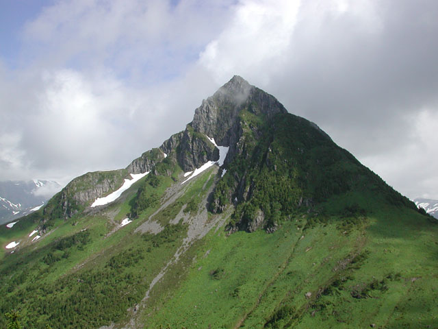 Main Peak of Verstovia from Peak 2550 (61837 bytes)