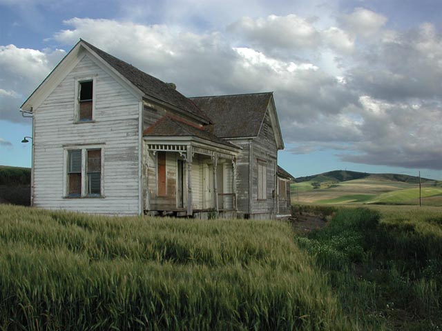 Deserted House On Whitman Road (72828 bytes)