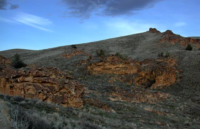 Leslie Gulch Rock Formation (70007 bytes)