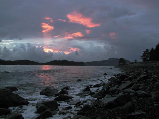 Sunset over Sandy Beach (36942 bytes)