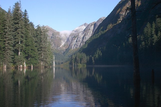 Medvejie Lake (Merrill View) (57060 bytes)