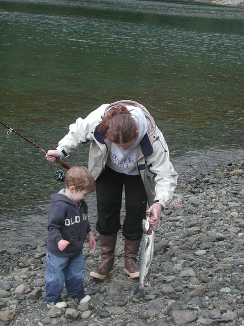Melissa and Connor with a Fish (70707 bytes)