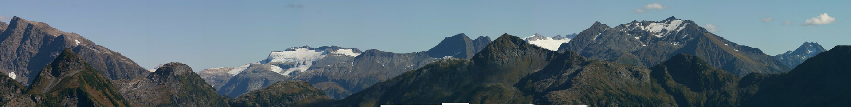 Mountain Panorama (200587 bytes)