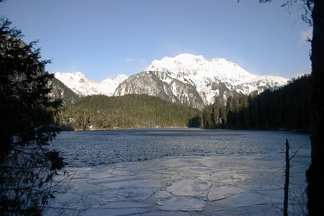 Beaver Lake (66544 bytes)