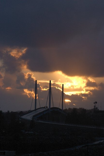 Sunset over O'Connell Bridge (29129 bytes)