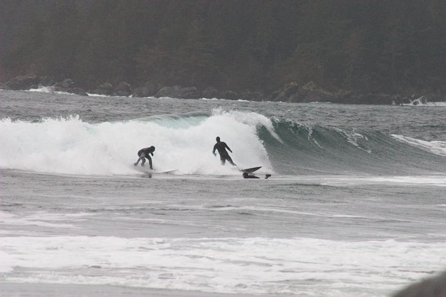 Two Surfers (45303 bytes)