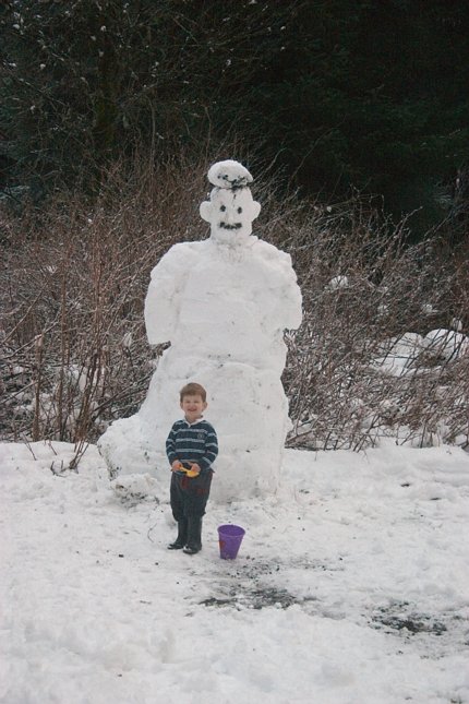 Connor and the Snowman (70940 bytes)