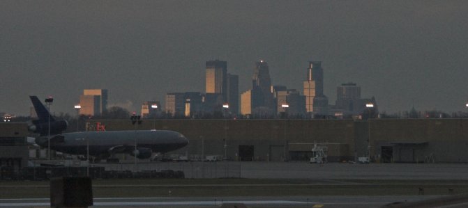 Minneapolis Skyline from the Airport (26922 bytes)