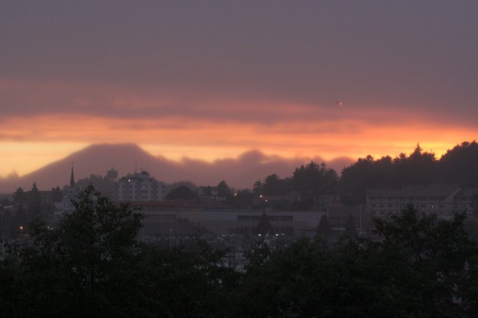 Sunset over Sitka (33564 bytes)