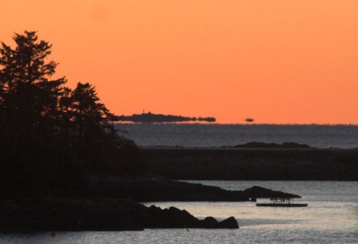 Sunset over Sitka Sound (40530 bytes)
