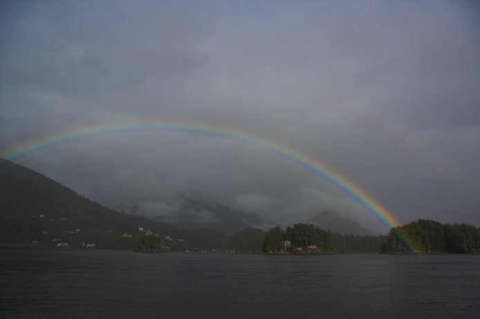 Rainbow over Jamestown Bay (22591 bytes)
